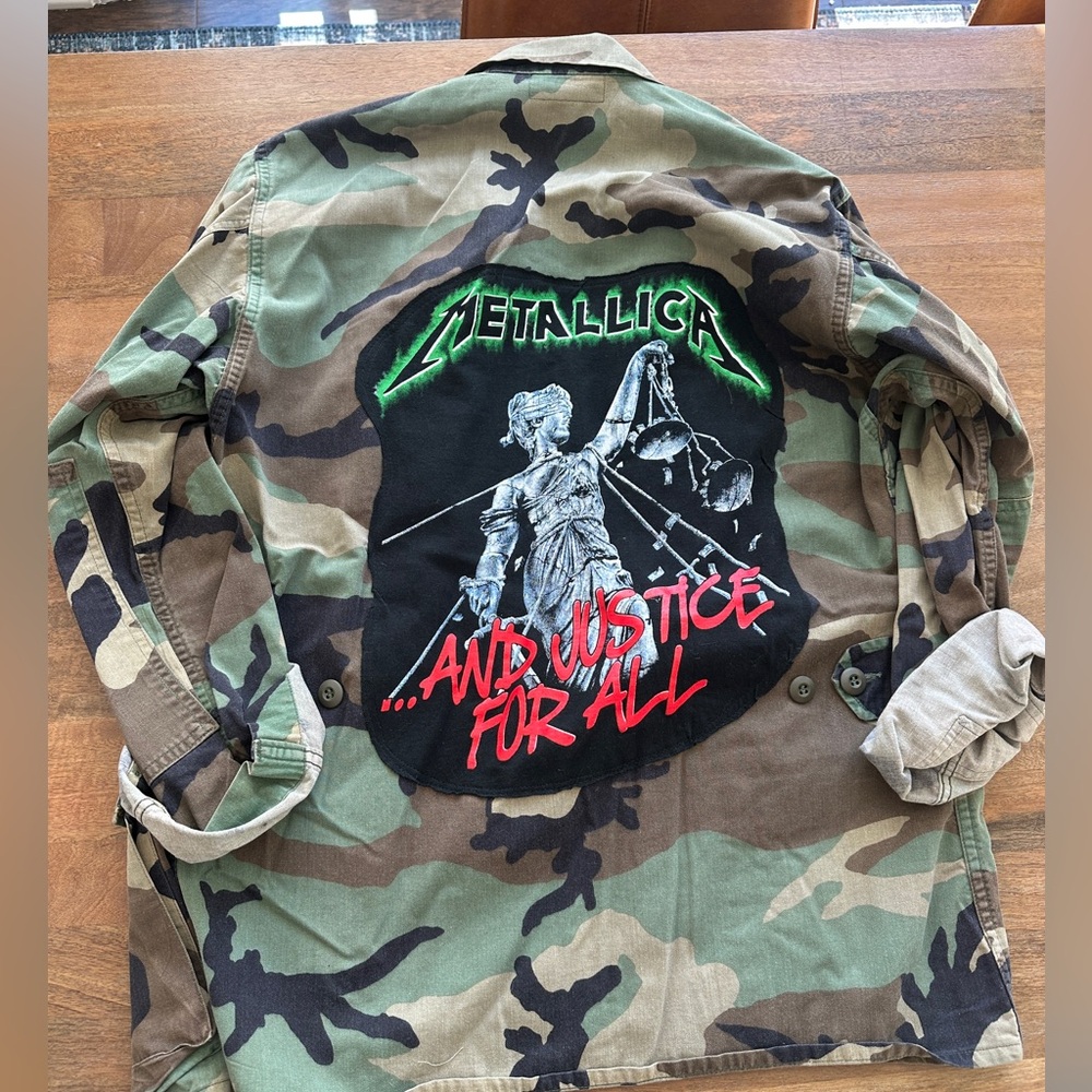Oversized army shirt with patch